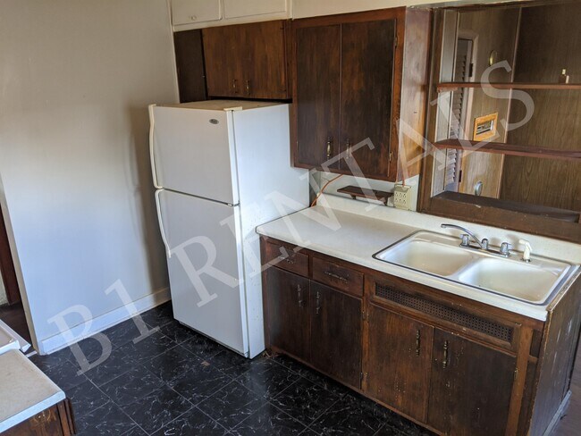 Foto del edificio - 724 N Elm St