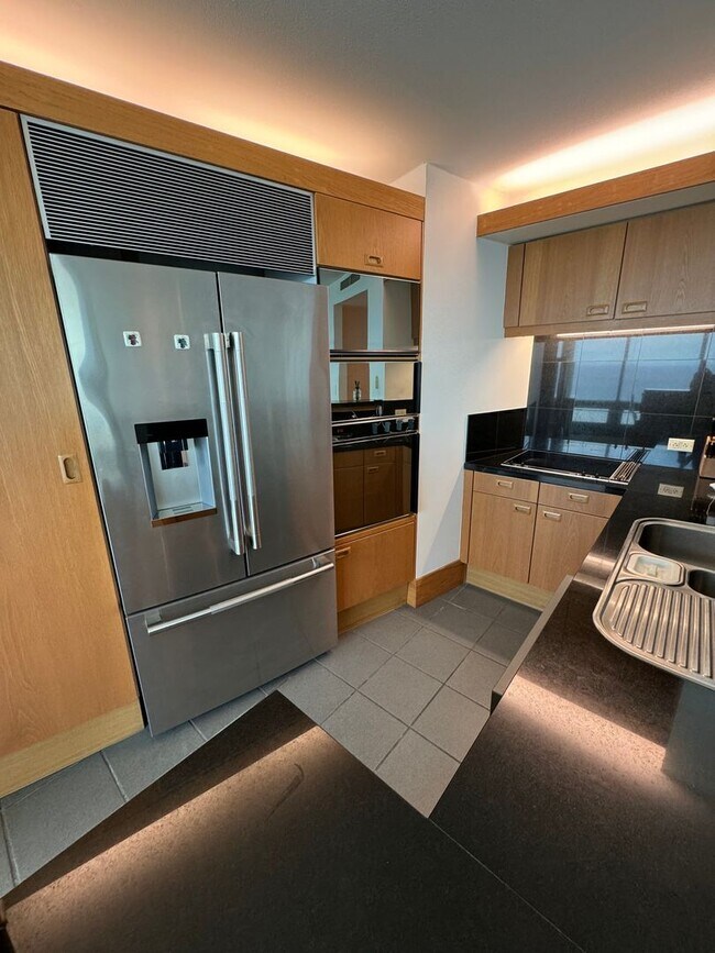 Foto del edificio - 2/2/2 Ocean-Front Nauru Towers, Endless Ocean Views, 34Floor