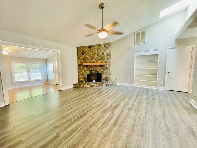 Building Photo - 11223 Kingfisher Dr