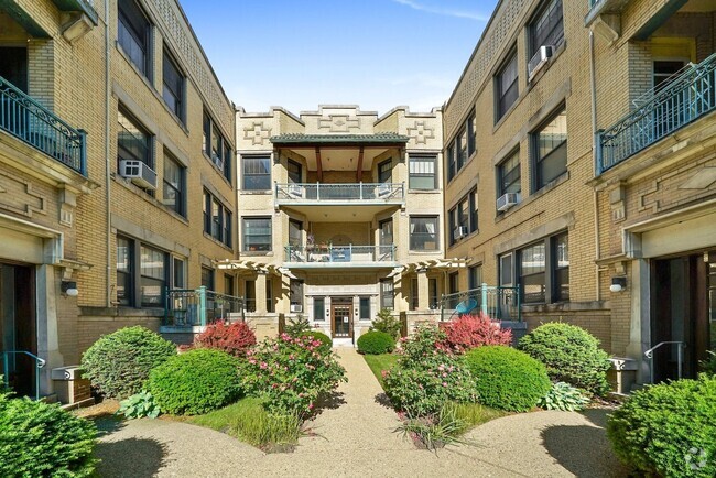 Building Photo - 5520 S Cornell Ave