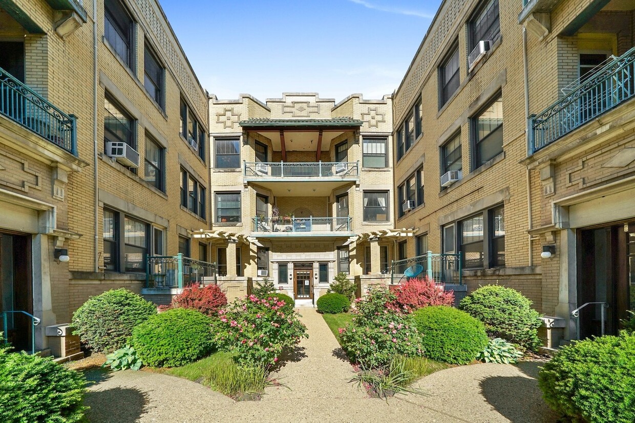 Front entrance - 5520 S Cornell Ave