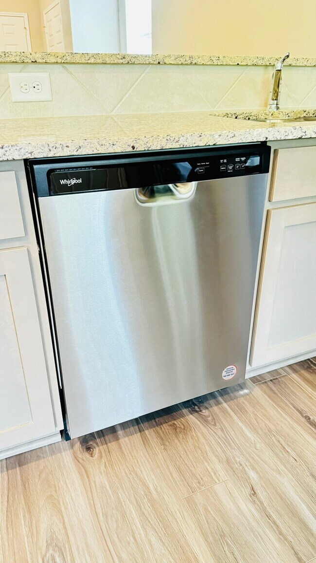 Building Photo - 2423 Bluefish Ct