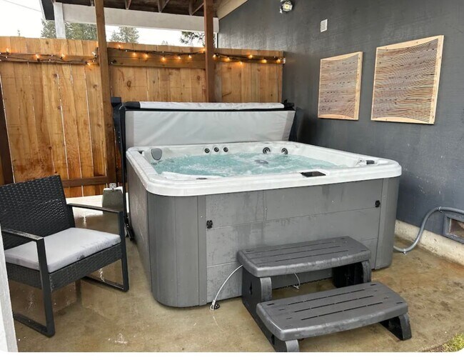 Building Photo - South Cle Elum 319