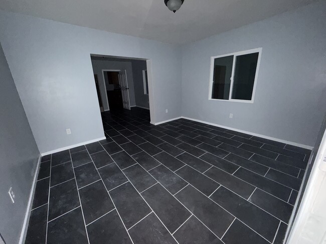 Building Photo - 524 S Soto St