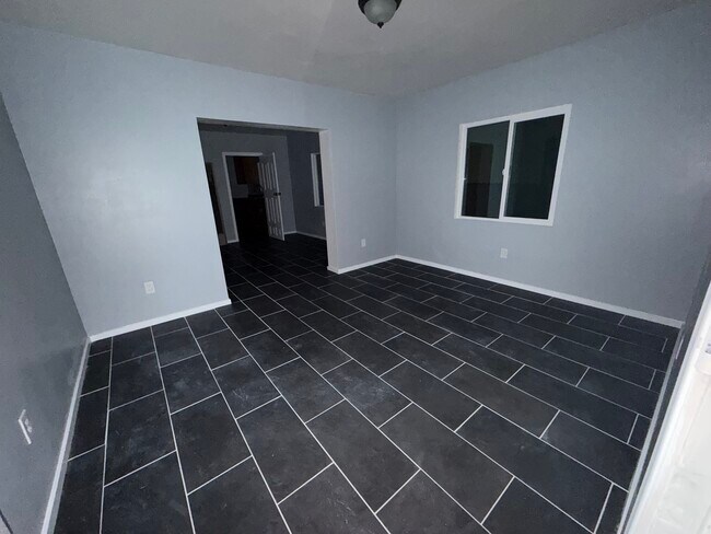 Foto del edificio - 524 S Soto St