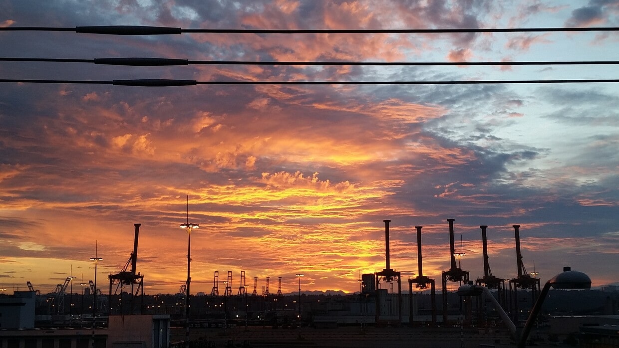 Catch the sunrise - 3213 Harbor Ave SW