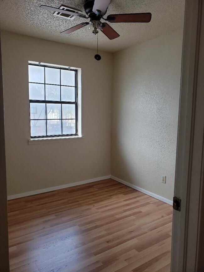 Foto del edificio - 7501 S Sherwood Ave