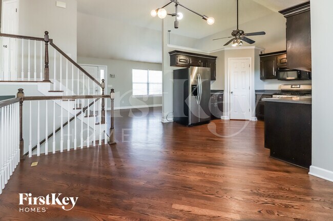 Building Photo - 1605 Cove Dr