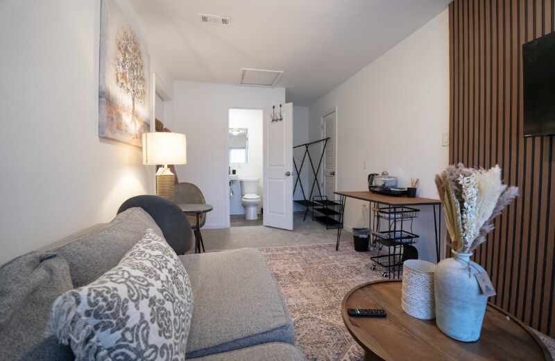 Foto principal - 3447 Highland Pine Way