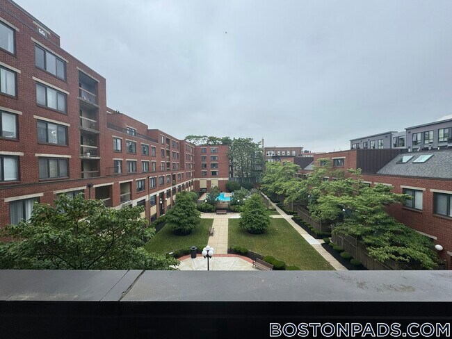 Foto del edificio - 85 Brainerd Rd