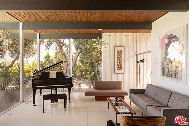 Foto del edificio - 4965 Calvin Ave