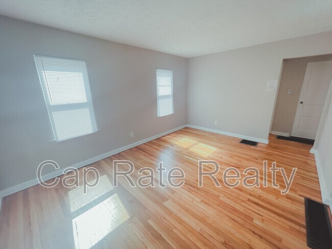 Foto del edificio - 1879 Jermain Dr