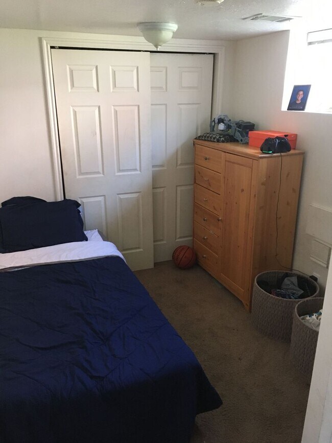 Foto del edificio - Great Basement Apartment