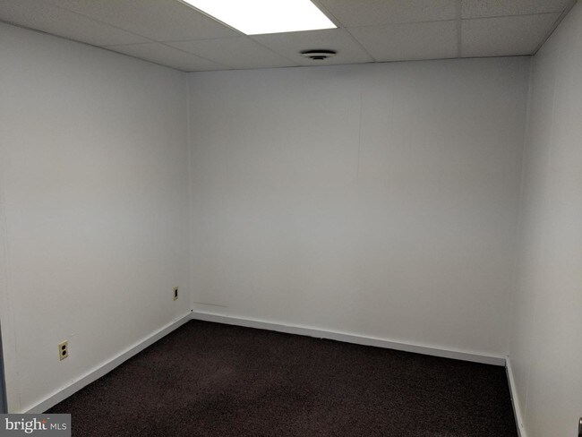 Building Photo - 1524 E Lebanon Rd