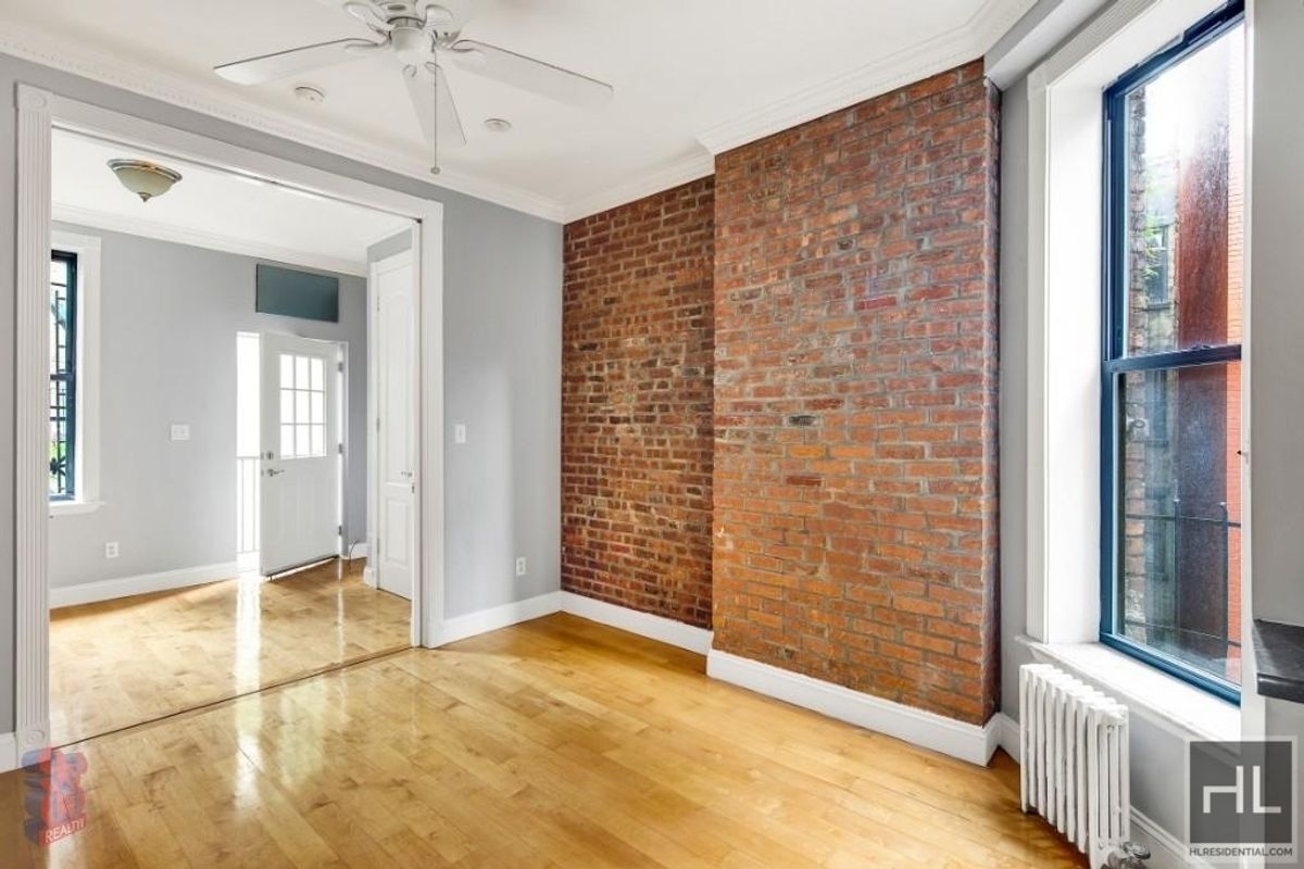 Building Photo - MOTT ST.