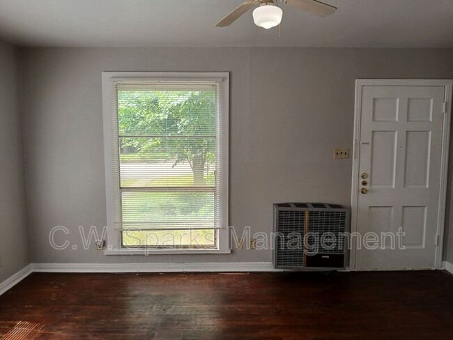 Building Photo - 2909 W Clarendon Dr