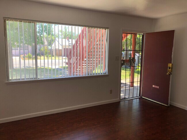 Building Photo - 2117 15th Ave