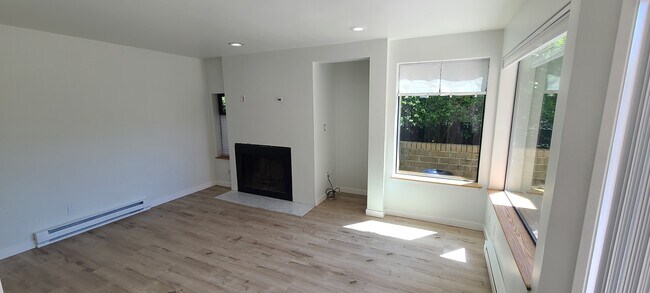 Foto del edificio - 5642 California Ave SW