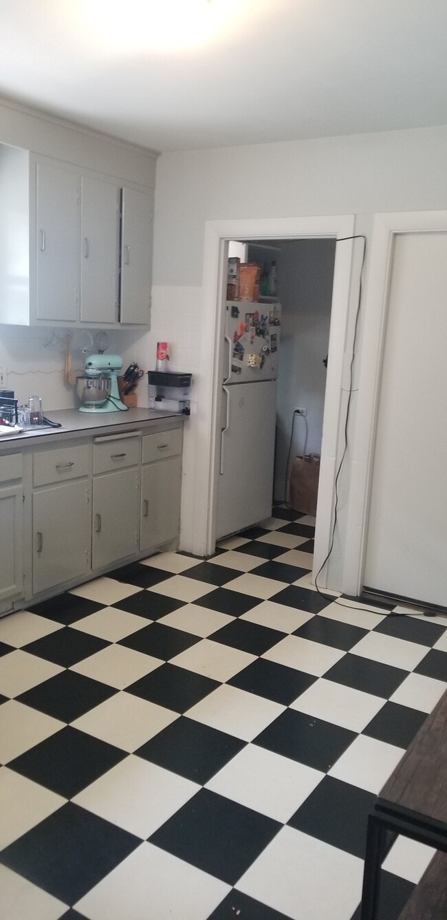 Cute big kitchen - 879 Broadway