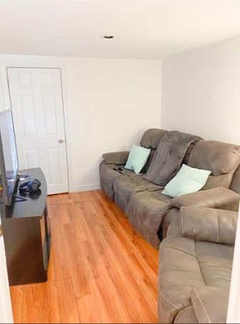 Building Photo - 2 Bedroom Basement Apartment for Rent – Available April 1st