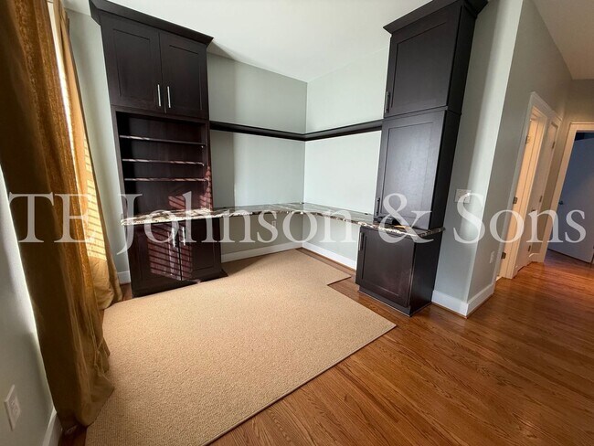 Foto del edificio - Modern Three Level Townhome in the Heart o...