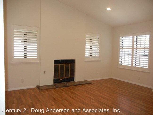 Building Photo - 2552 Emerald Ln