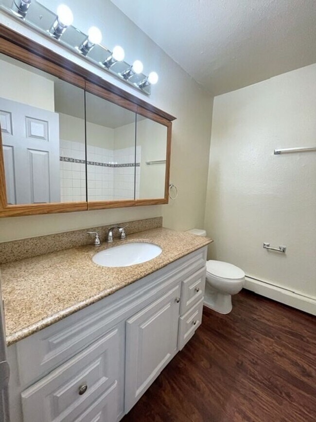 Foto del edificio - East Anchorage Condo with Laminate Floorin...