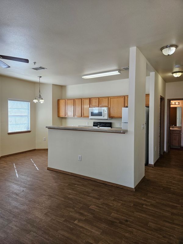 Foto del edificio - 1000 Diamond Dr