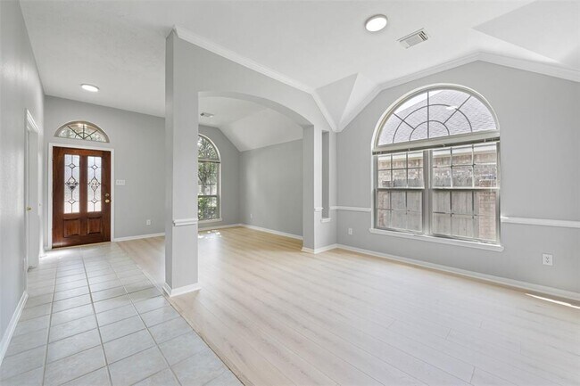 Foto del edificio - 2618 Parkbriar Ln