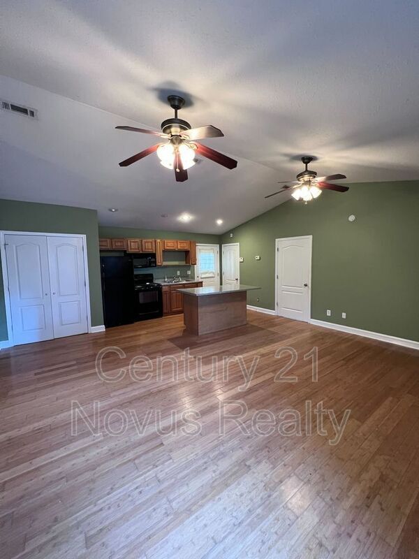 Building Photo - 623 Fertilla St