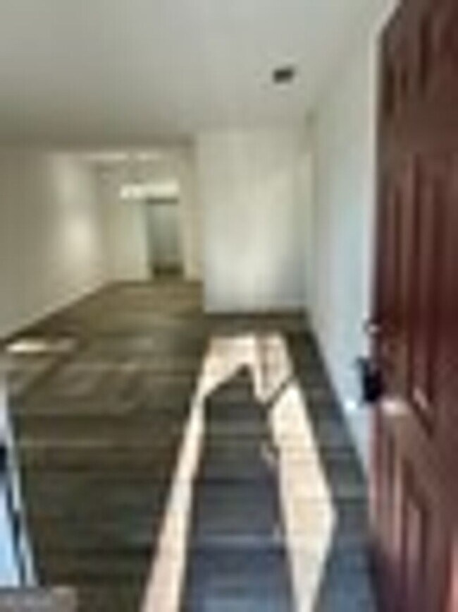 Foto del edificio - 605 Douglas Dr