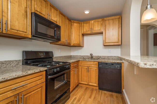 Building Photo - 102 Highland Ave