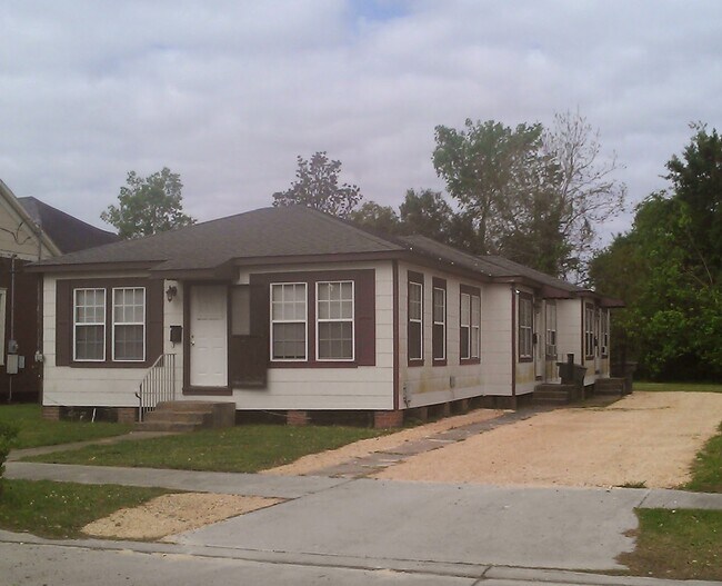Building Photo - 420 Moss St