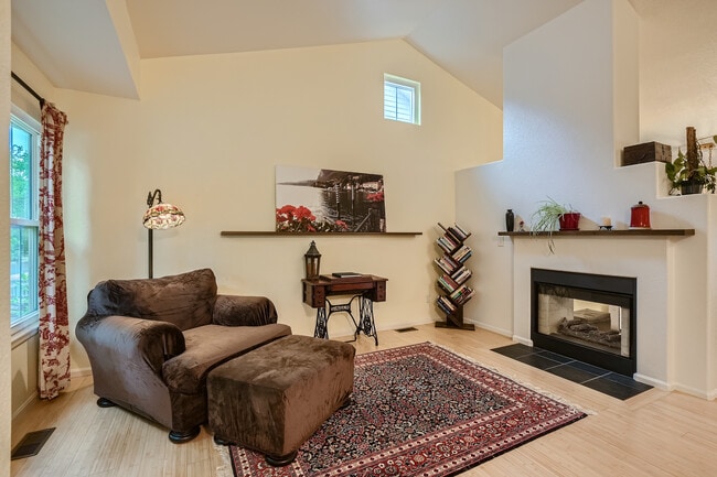 Building Photo - 2524 Ravenwood Ln