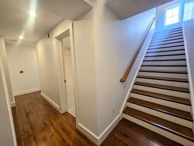 Building Photo - 1815 Main St