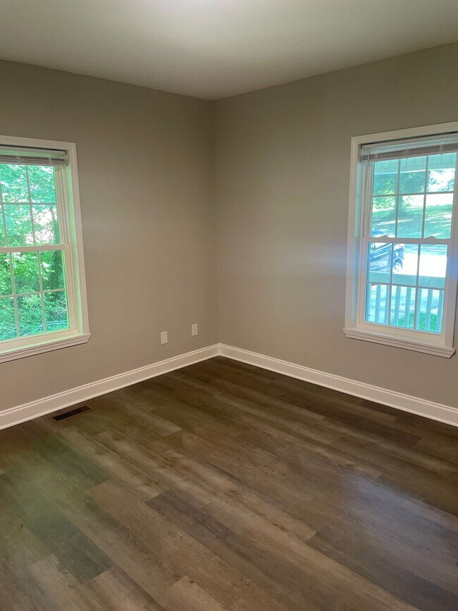 Building Photo - 308 Peden St