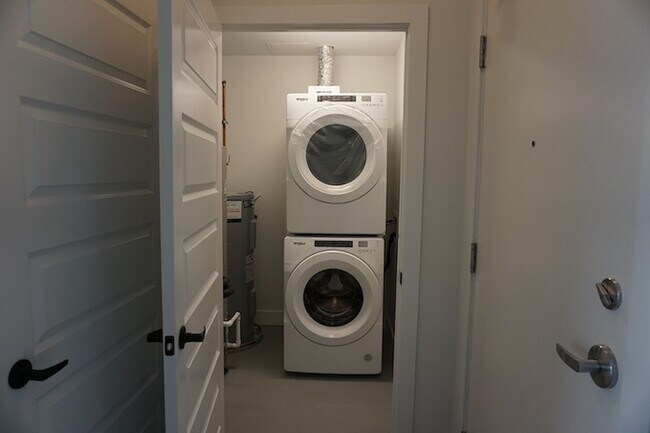 Building Photo - 1000 Lackner Blvd