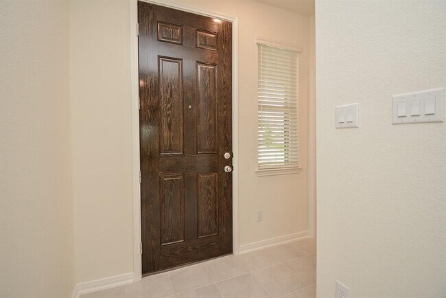 Foto del edificio - 5030 Lucky Fawn Ln