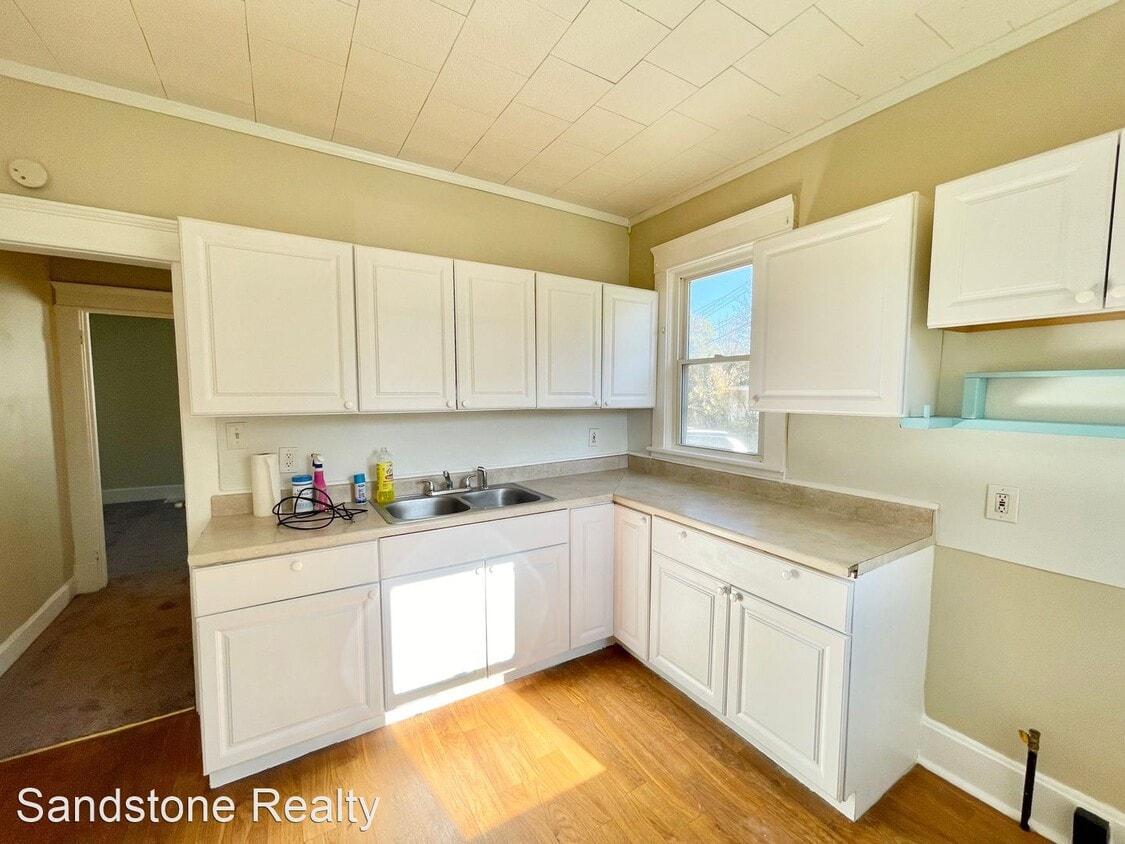 Primary Photo - 3 br, 1 bath House - 924 Long Ave