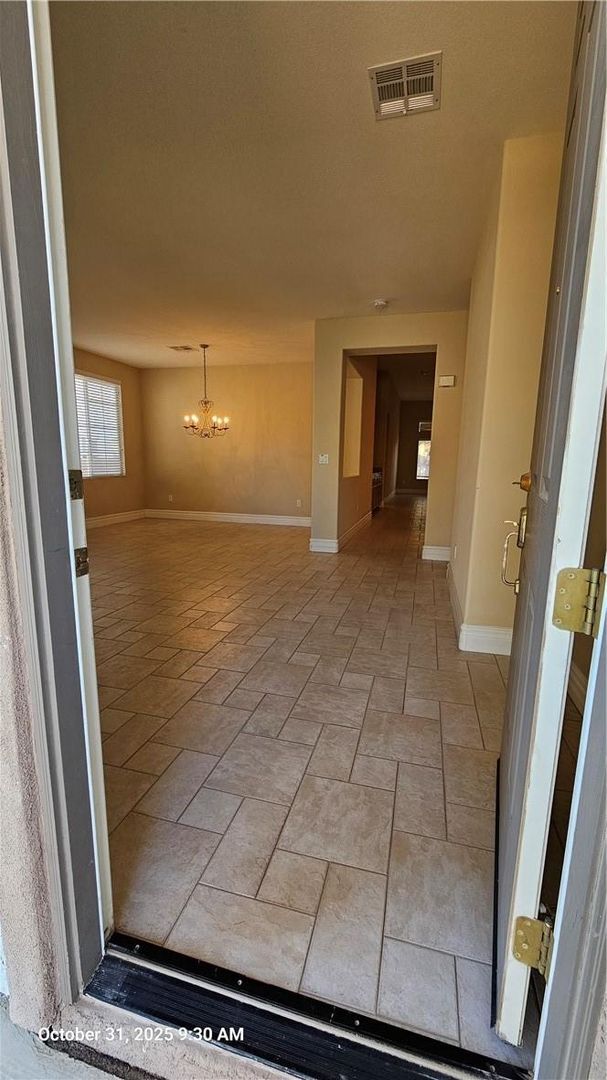 Foto del edificio - SOUTHERN HIGHLANDS SINGLE STORY 3 CAR GARAGE HOME