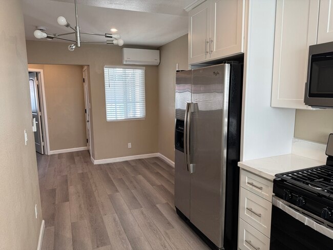 Foto del edificio - 2737 Blakeman Ave