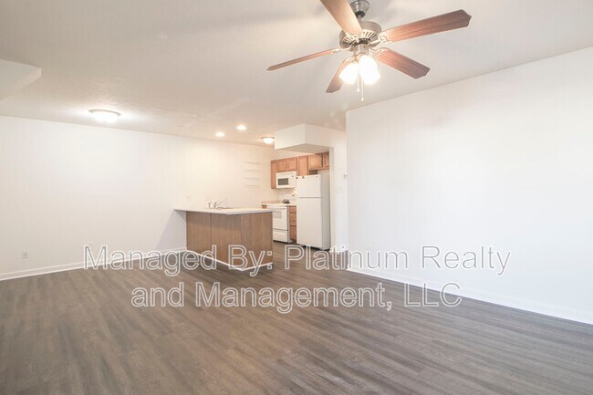 Building Photo - 1640 Golf Club Ln