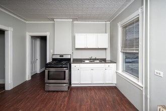 Building Photo - 13 112th St