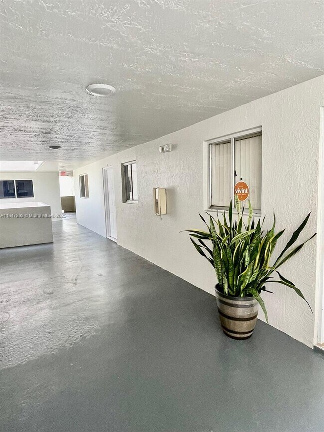 Foto del edificio - 6060 W 21st Ct