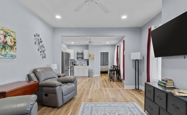 Building Photo - 703 1st St