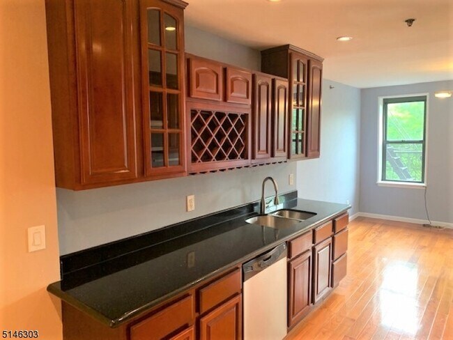 Foto del edificio - 108 Waldo Ave