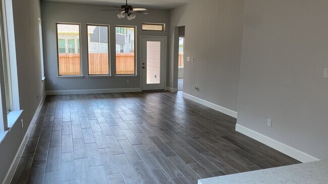 Foto del edificio - 169 Hidden Peak Dr