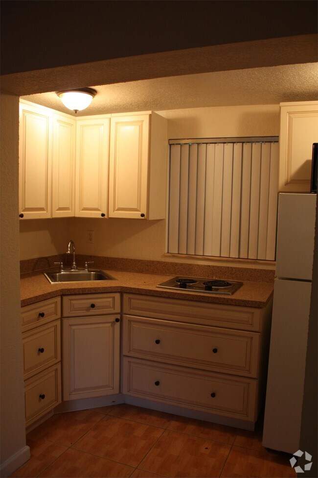 Sunset Lake Apartments for Rent with Hardwood Floors Miami Beach, FL