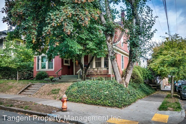 Building Photo - 2835 SE Yamhill St