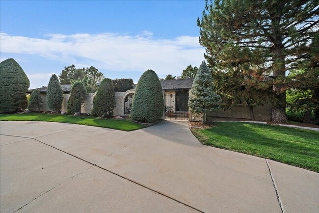 Photo - Gorgeous 4 bed 5 bath Luxury rental in Cherry Hills Village! House